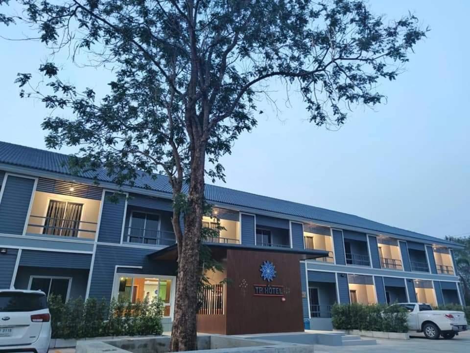 At Tp Hotel Phetchabun Exteriör bild